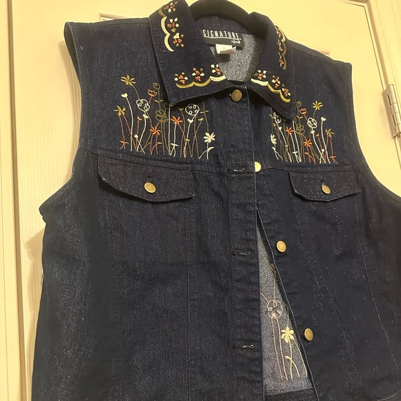 ❗️ Signature by Jerell Denim Sleeveless Embroidered Vest Size XL - Picture 3 of 13